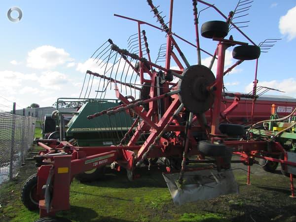 Photo 4. Lely 725 airseeder