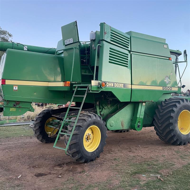 Photo 3. John Deere 9500 Header