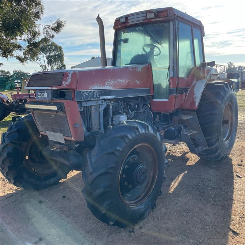 Photo 2. Case IH Magnum 7110 Tractor