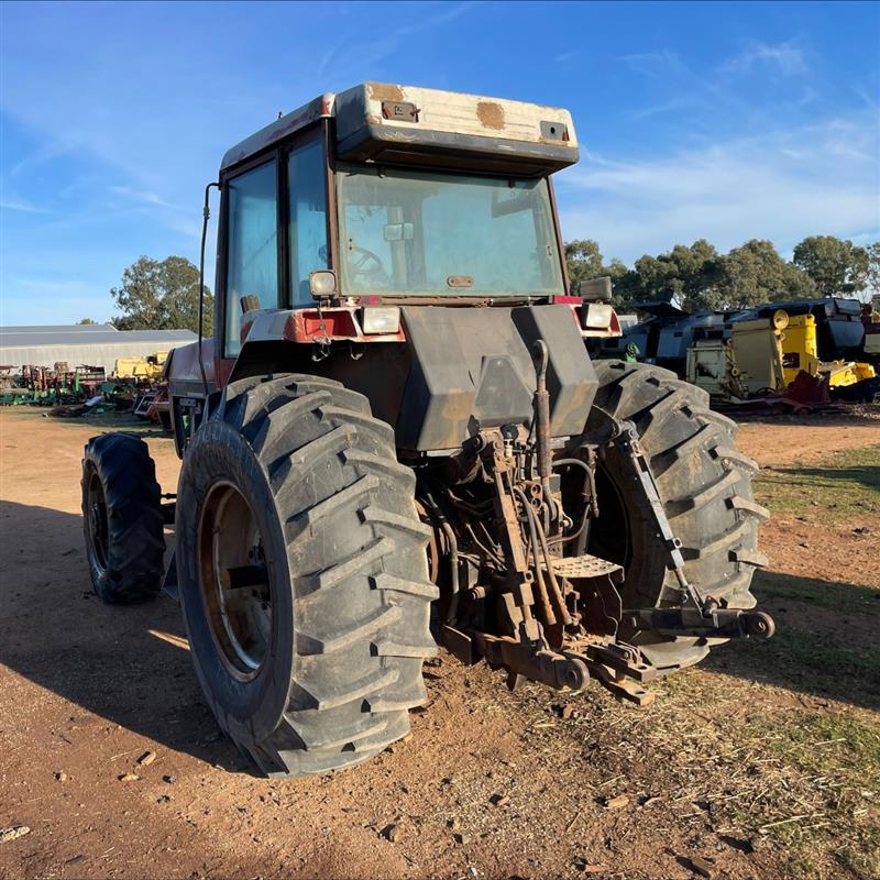 Photo 3. Case IH Magnum 7110 Tractor