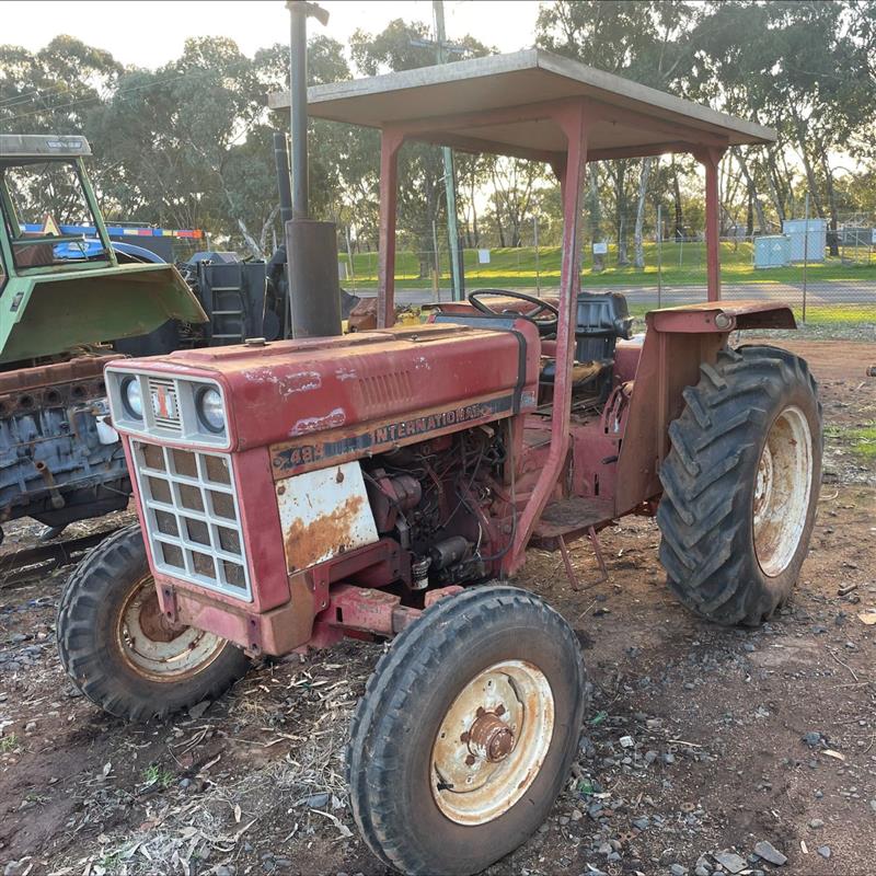 Photo 1. International 484 Tractor