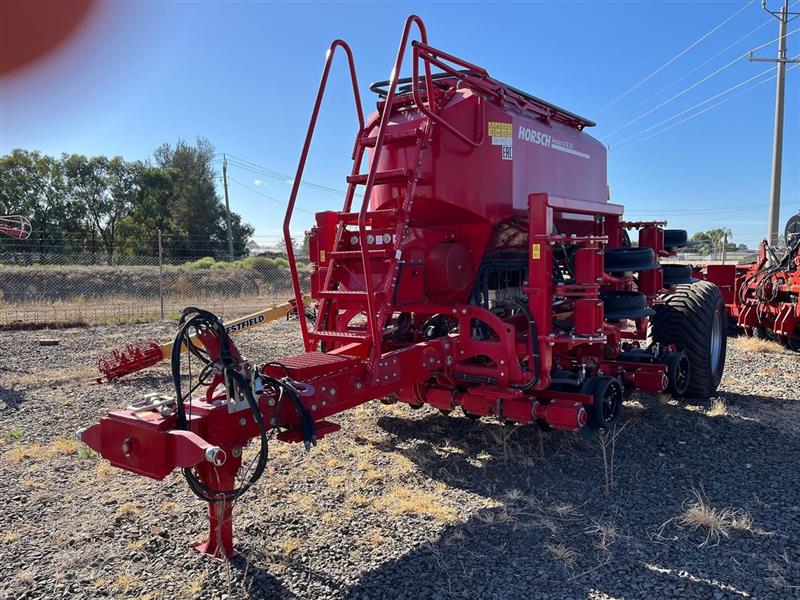 Photo 5. Horsch Avatar 4.16 airseeder