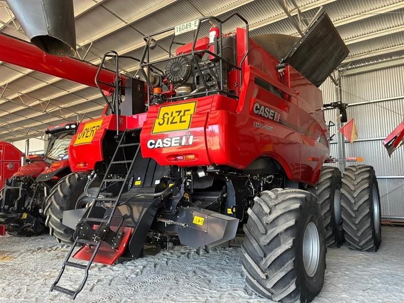 Photo 4. Case IH 9250 combine harvester