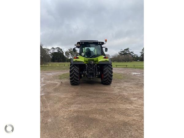 Photo 4. Claas Arion 530 tractor