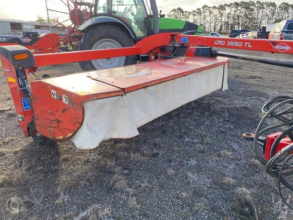 Photo 4. Kuhn GMD 3550 TL mower conditioner