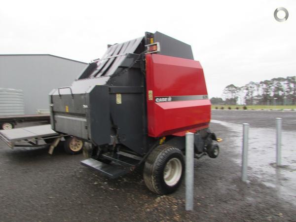 Photo 5. Case IH 570 round baler