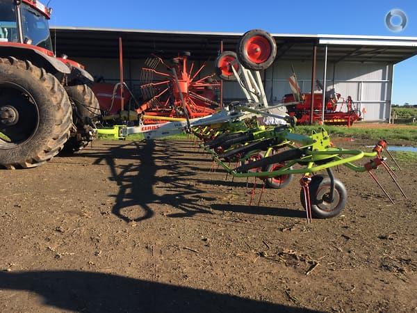 Photo 5. CLAAS Volto 900T tedder