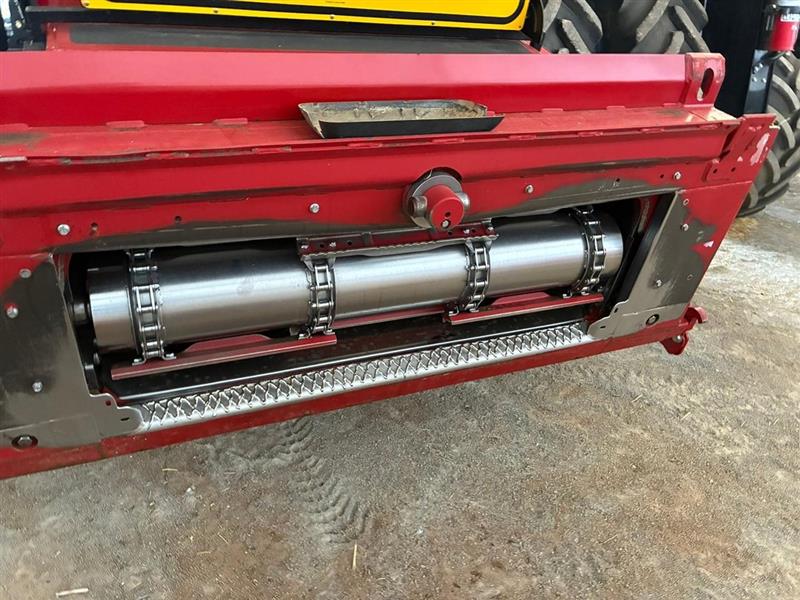 Photo 5. Case IH 9250 combine harvester