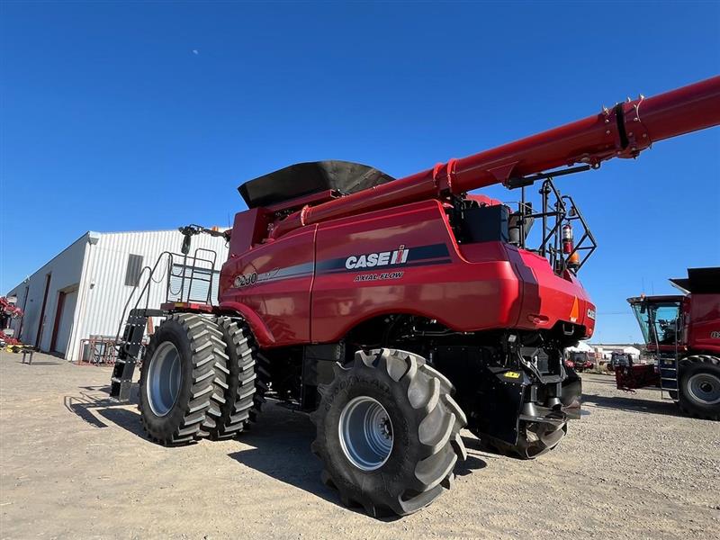Photo 4. Case IH 8230 combine harvester