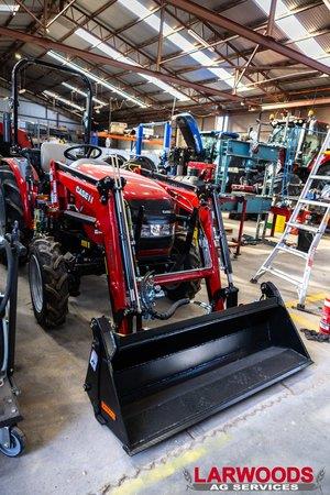 Photo 4. Case IH FARMALL 35B tractor