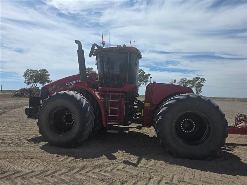 Photo 4. Case IH Steiger 550 tractor