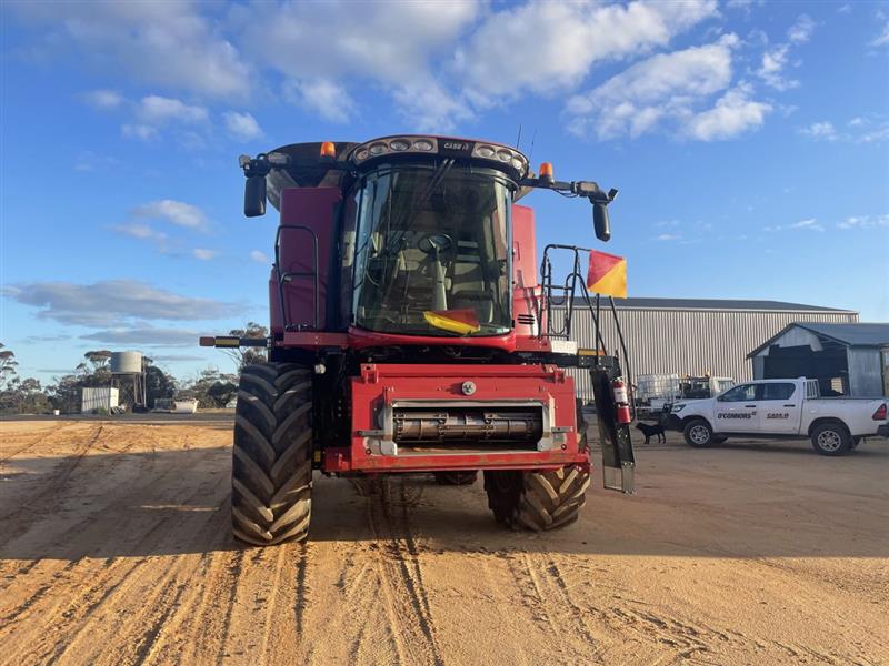 Photo 5. Case IH 8230 combine harvester