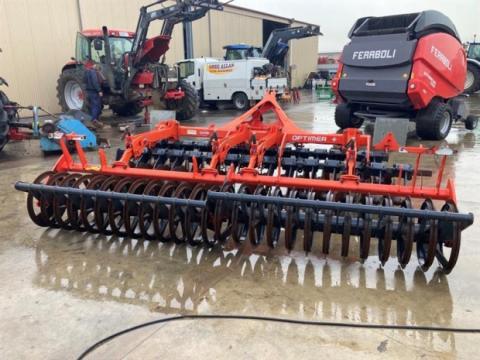 Photo 2. Kuhn OPTIMER 403 cultivator