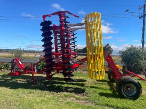 Photo 2. Pottinger TERRADISC 6001T cultivator