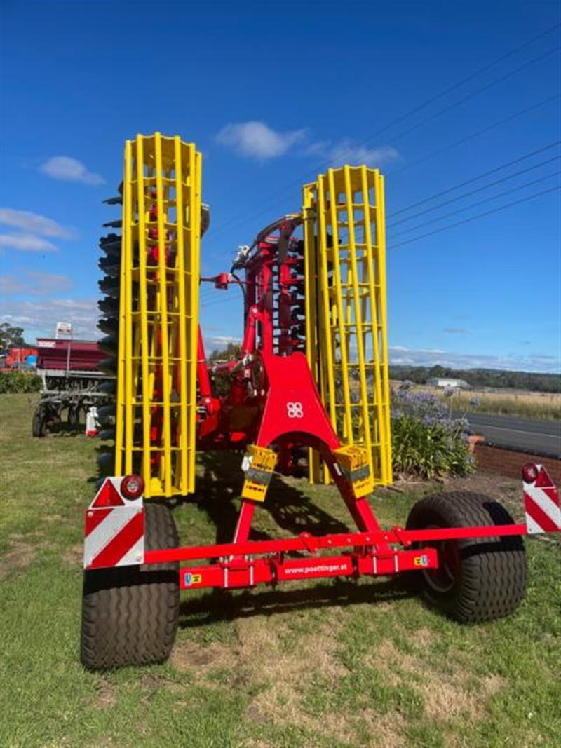 Photo 3. Pottinger TERRADISC 6001T cultivator