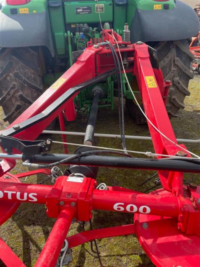 Photo 3. Lely Lotus Stablio 600 tedder