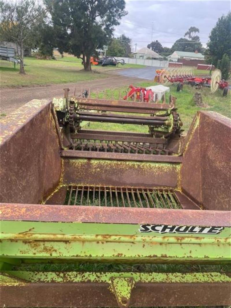 Photo 2. Schulte RS320 rock picker