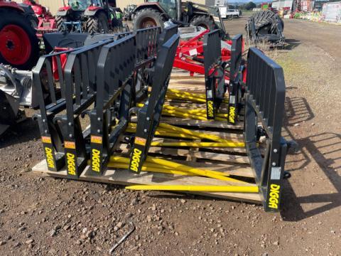 Photo 4. Digga Hay / Pallet Forks