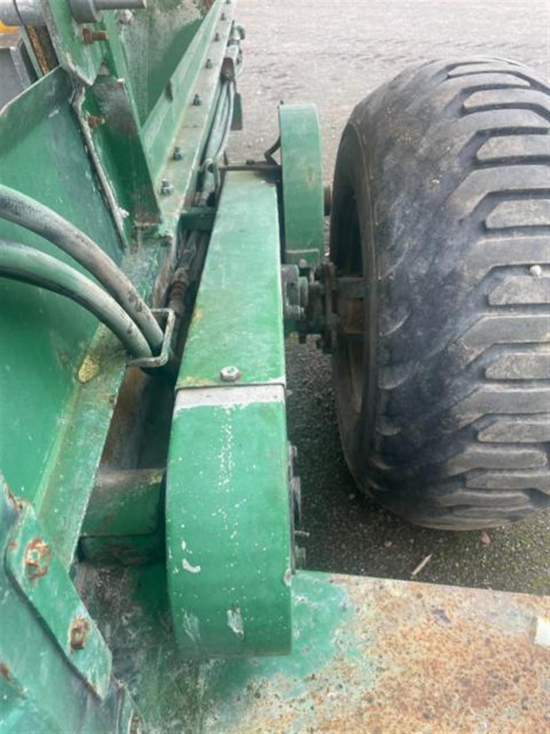 Photo 2. Sam 6 Tonne spreader