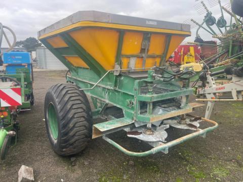 Photo 3. Sam 6 Tonne spreader