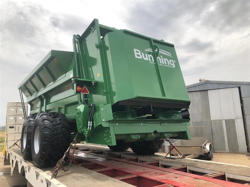 Photo 5. Bunning 230 feedlot special spreader