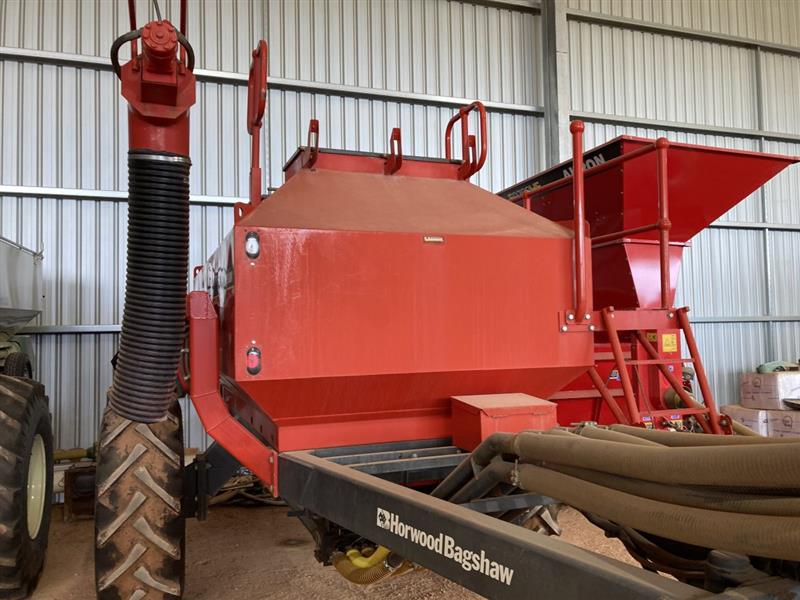 Photo 5. Horwood Bagshaw 6000 airseeder