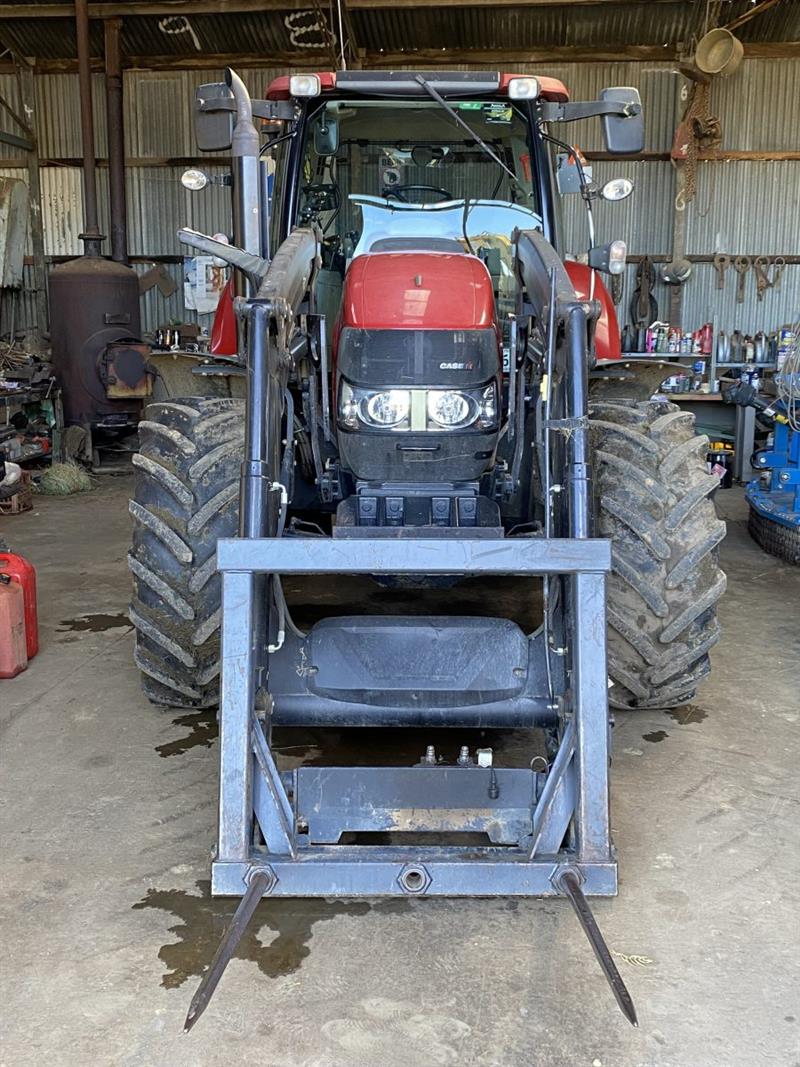 Photo 2. Case IH Maxxum 125 tractor