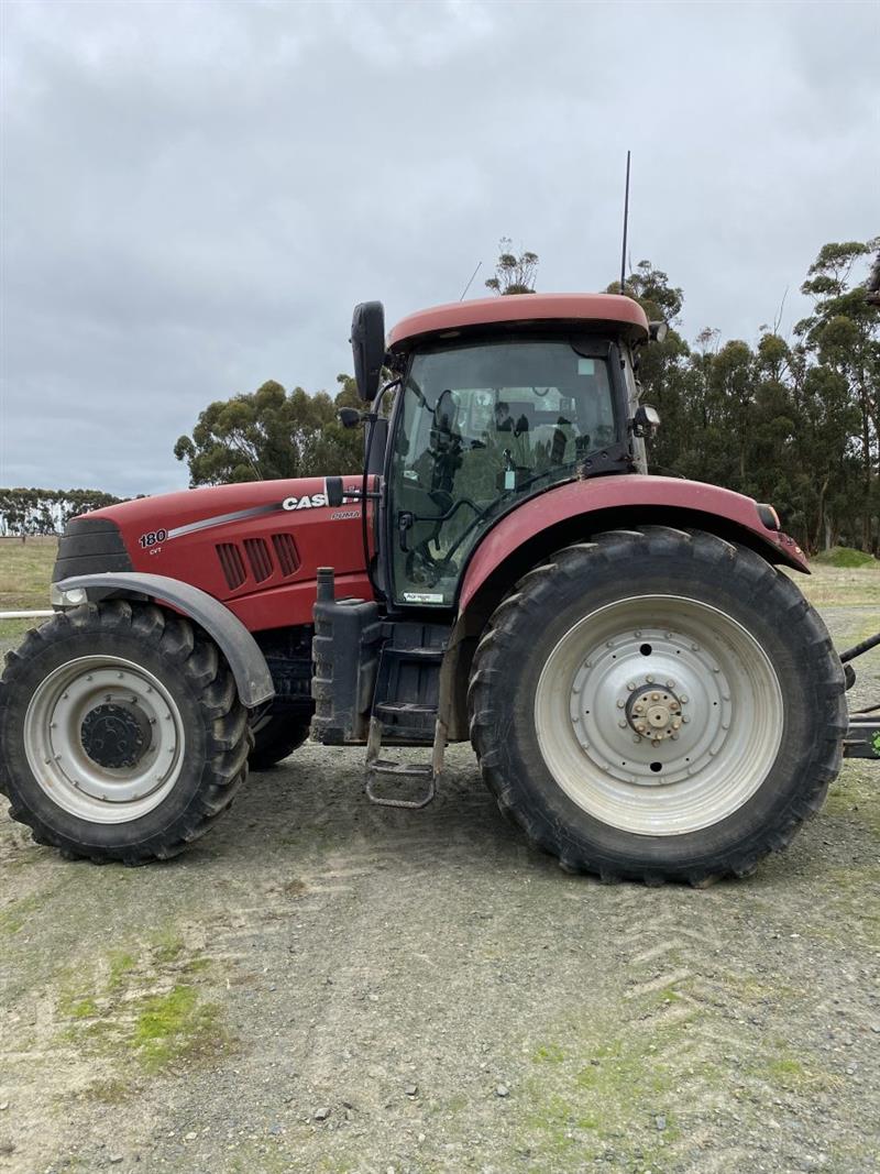 Photo 2. Case IH Puma 180 CVT tractor