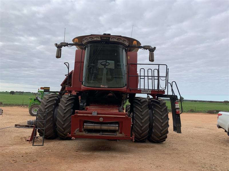 Photo 2. Case IH 7140 combine harvester