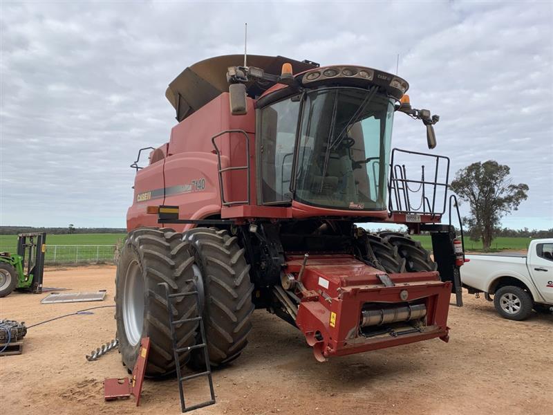 Photo 3. Case IH 7140 combine harvester