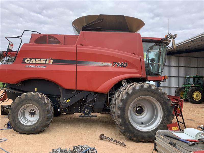 Photo 4. Case IH 7140 combine harvester