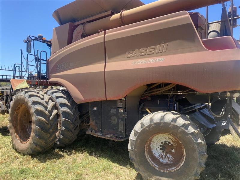 Photo 2. Case IH 9120 combine harvester