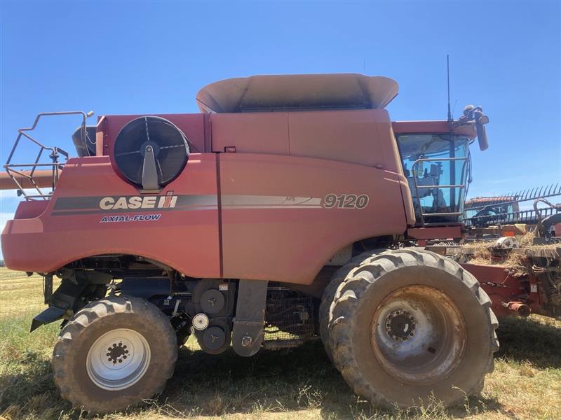 Photo 3. Case IH 9120 combine harvester