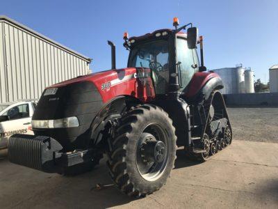 Photo 2. Case IH Magnum 380 CVT rowtrac tracked tractor