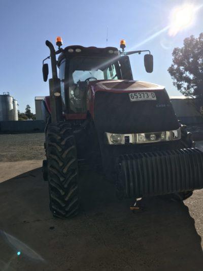 Photo 5. Case IH Magnum 380 CVT rowtrac tracked tractor