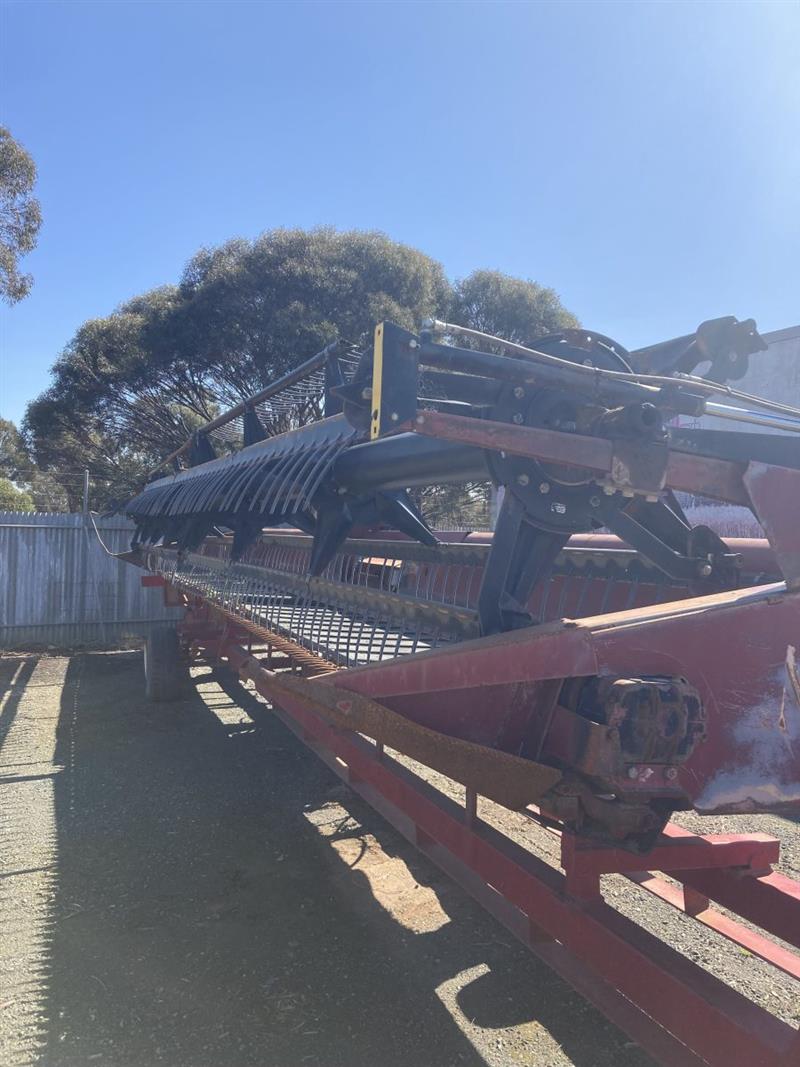 Photo 3. Case IH 1042 harvester front