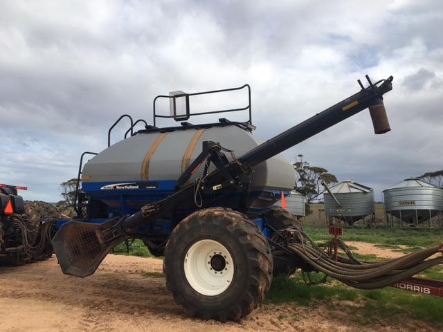 Photo 3. New Holland-Flexicoil SC380 Air Cart