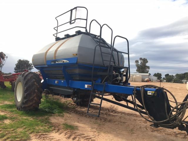 Photo 1. New Holland-Flexicoil SC380 Air Cart