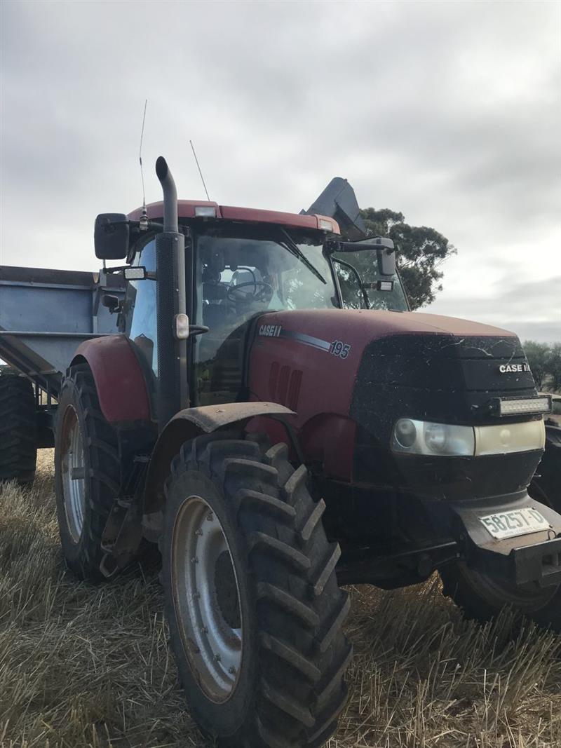 Photo 3. Case IH Puma 195 tractor