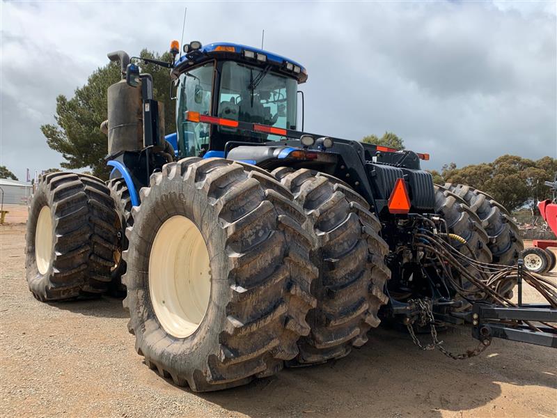 Photo 4. New Holland T9.645 4WD Tractor