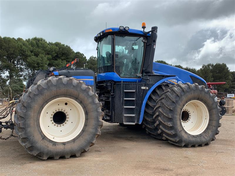 Photo 5. New Holland T9.645 4WD Tractor