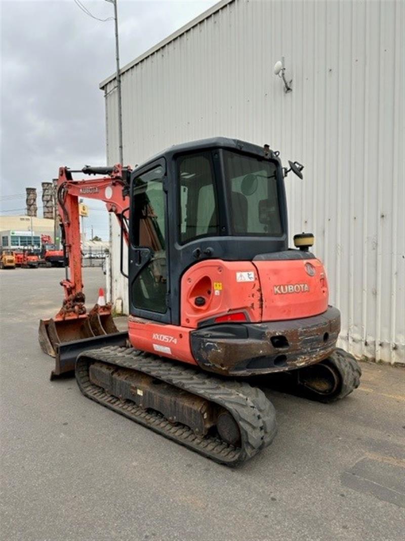 Photo 2. Kubota KX57-4