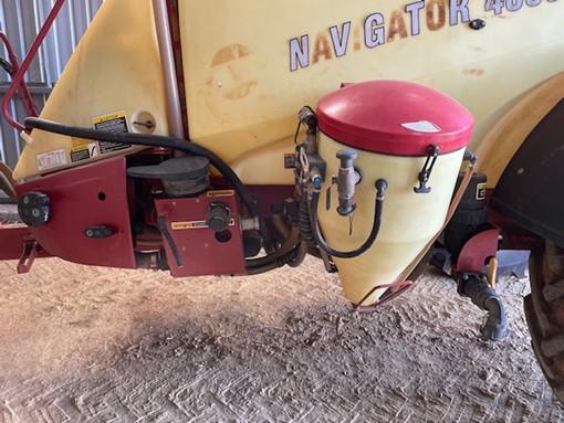 Photo 3. Hardi Navigator 4024 Boomspray