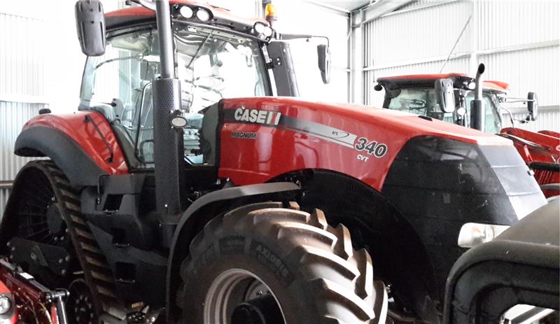 Photo 2. Case IH 340 Rowtrac Magnum