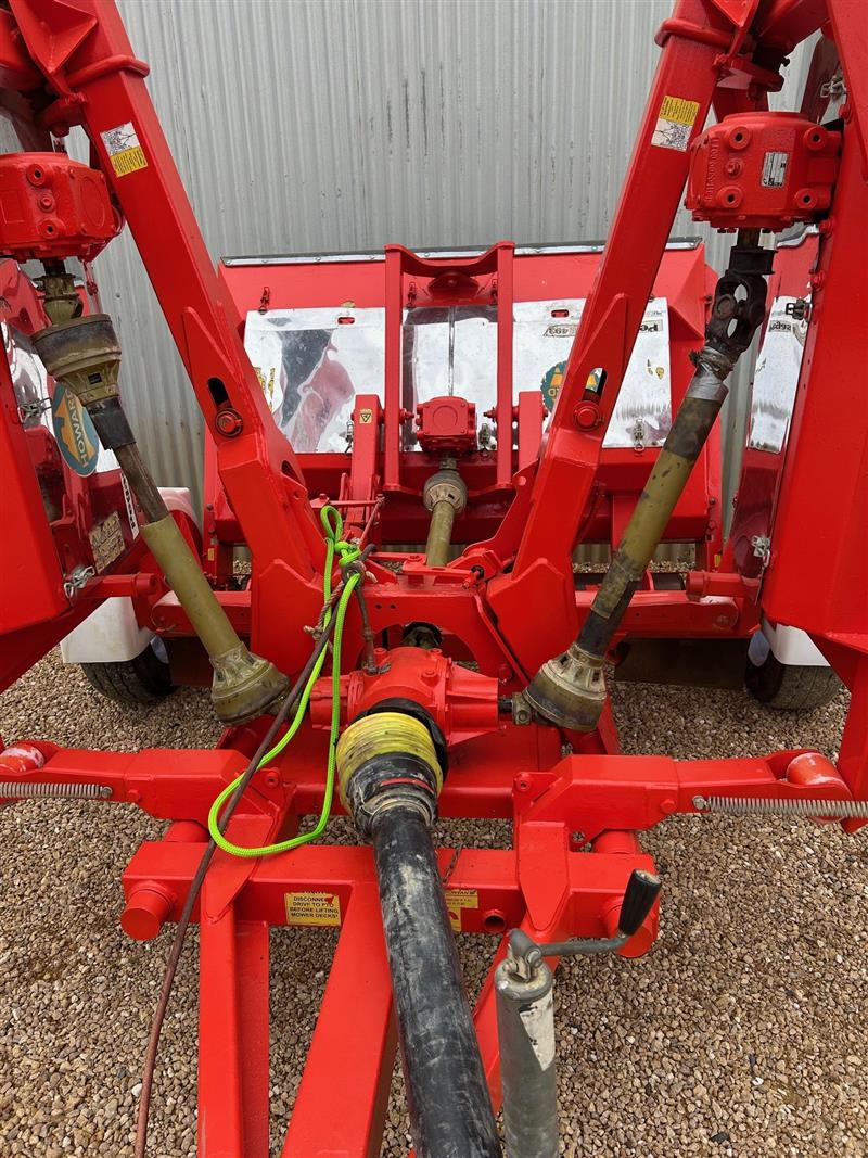 Photo 5. Trimax Pegasus 493 Finishing Mower