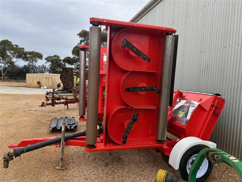 Photo 3. Trimax Pegasus 493 Finishing Mower