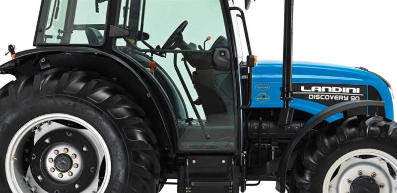 Photo 2. Landini Discovery Cab tractor