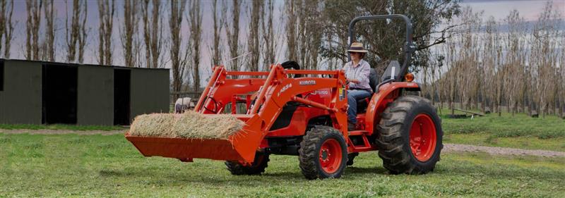 Photo 2. Kubota MX5200 utility tractor