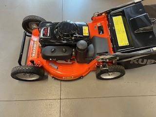 Photo 2. Kubota W821SC Self propelled mower