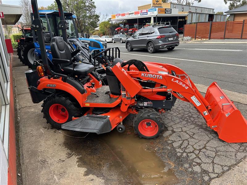 Photo 4. Kubota BX2680 Tractor